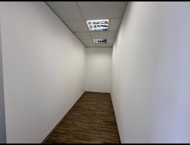 85M² OFFICE TO LET IN HYDE PARK